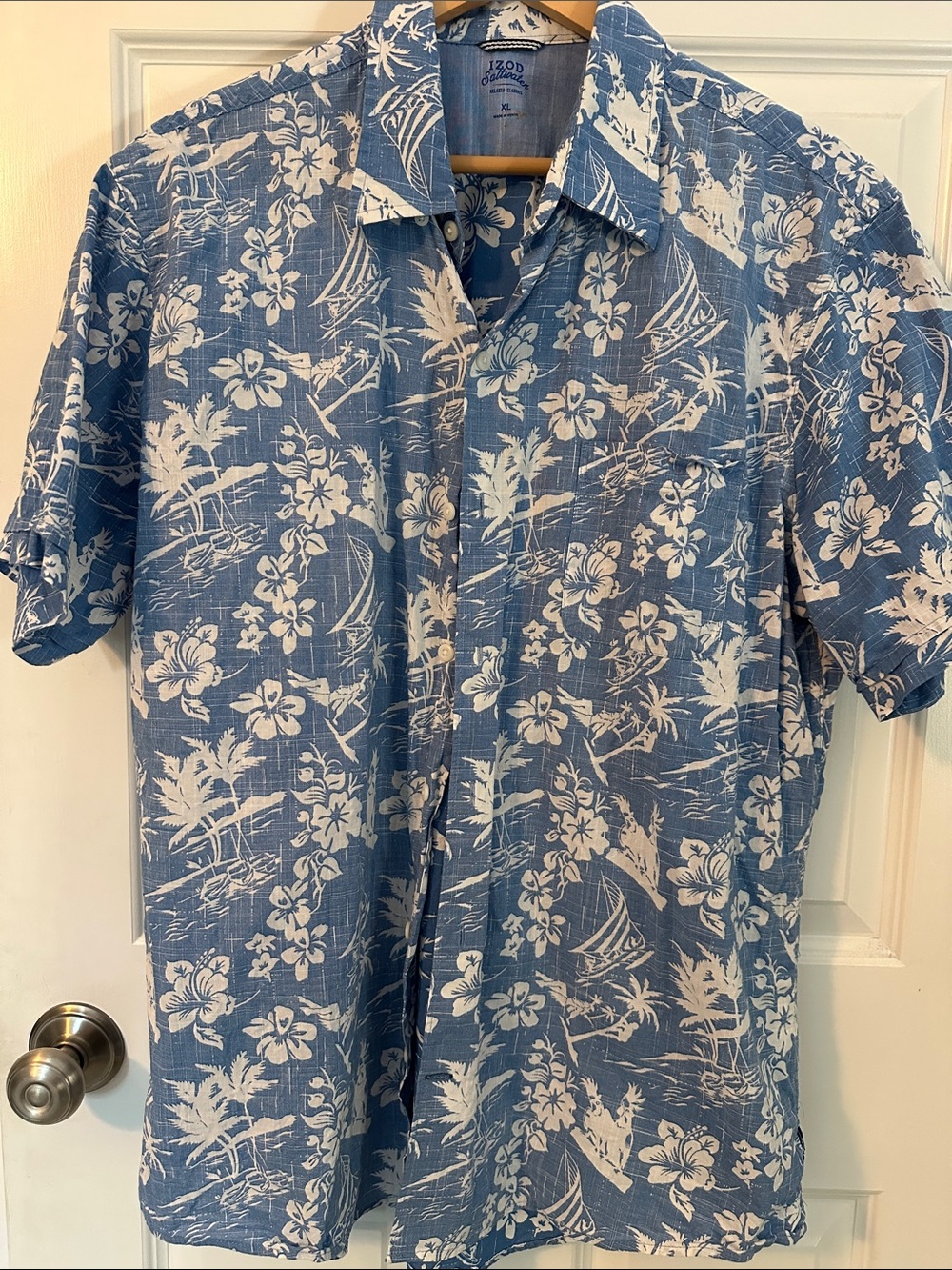 Izod Blue and White Floral Button-Down Hawaiian Shirt Men’s XL